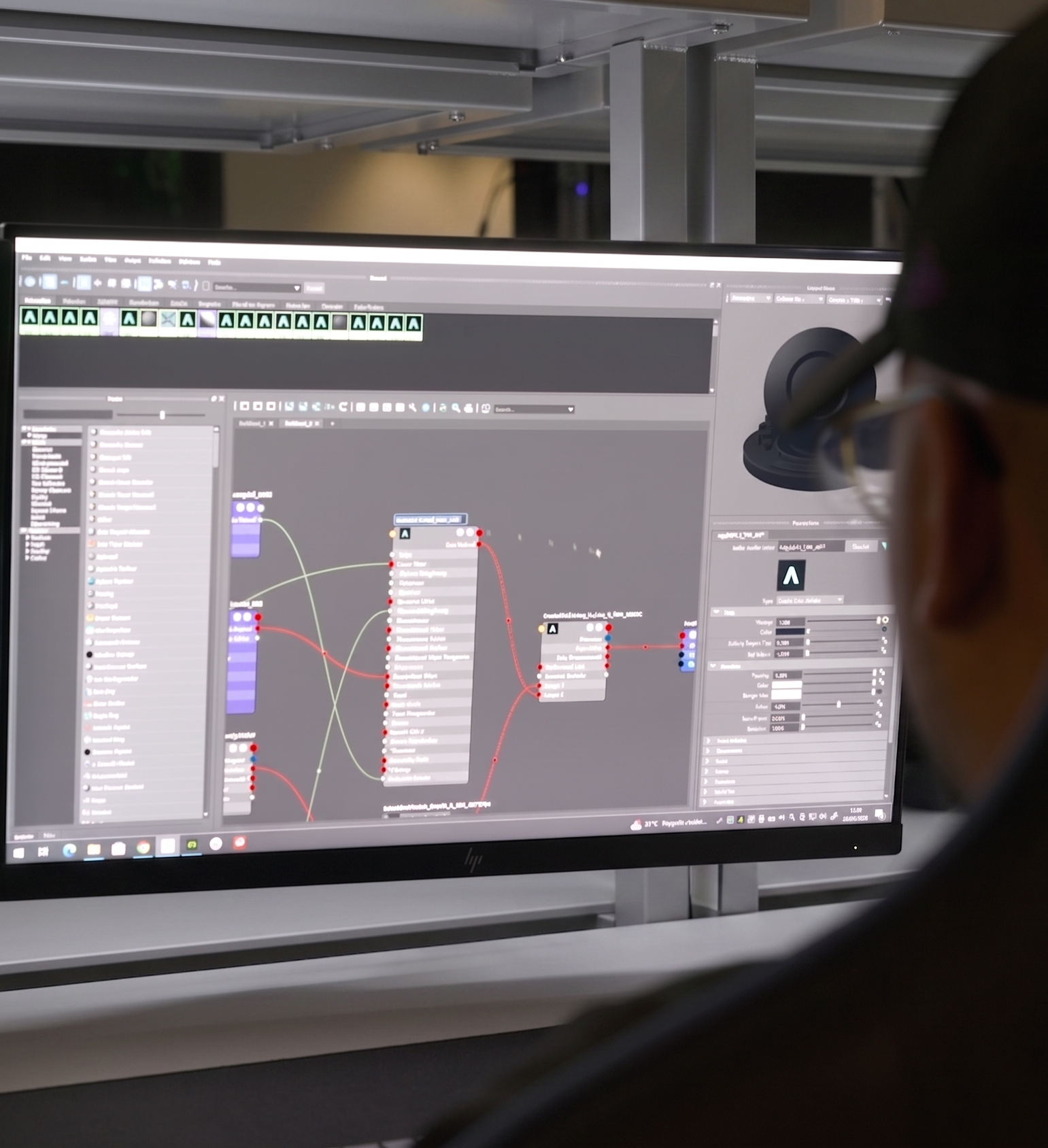 Vista sobre el hombro de un profesional configurando un editor de nodos para el pipeline de animación y gráficos 3D.